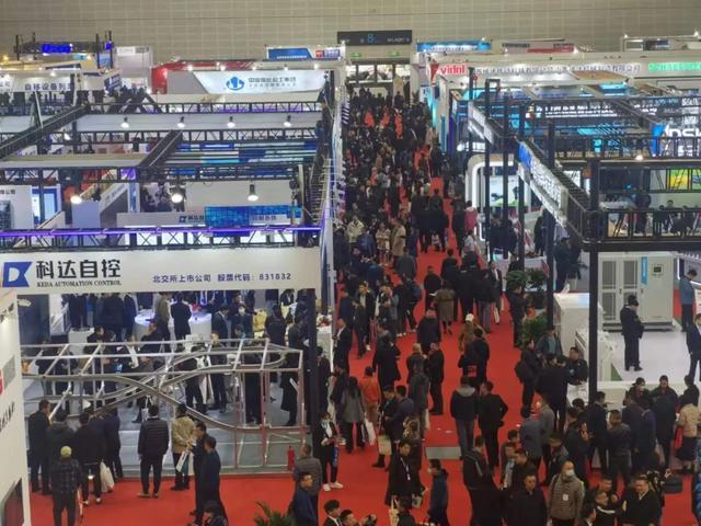 4月,逾10萬(wàn)人次山西瀟河國(guó)際會(huì)展中心逛展