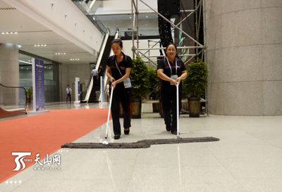 第四屆中國--亞歐博覽會服務(wù)工作者剪影